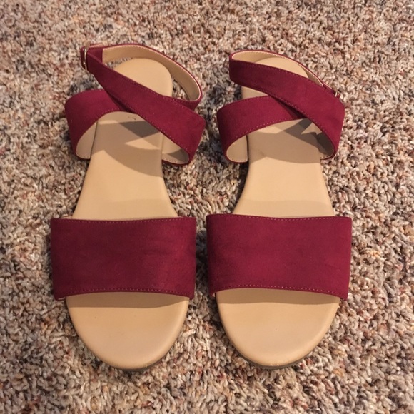 burgundy flip flops old navy